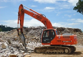 DOOSAN DX225 COM ROMPEDOR