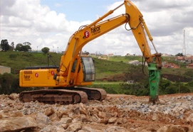 HYUNDAI R210 LC7 COM ROMPEDOR