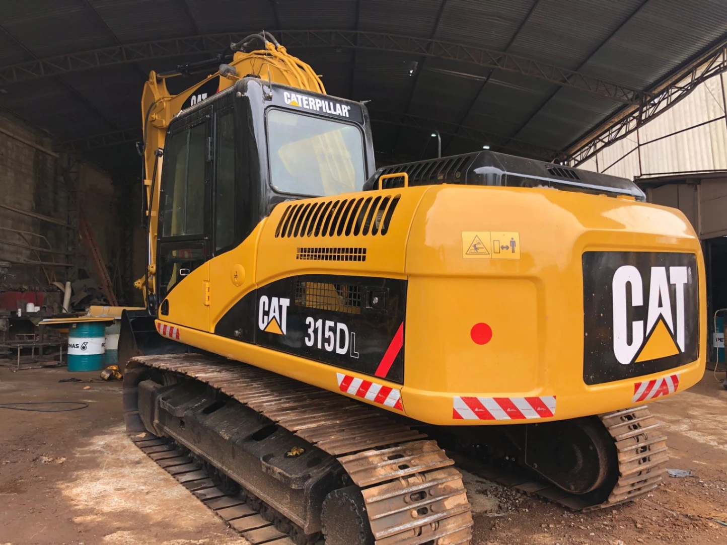 Caterpillar 315DL com concha