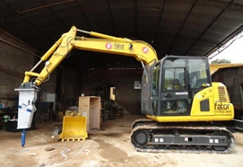 COMPACTA KOMATSU PC70 COM ROMPEDOR